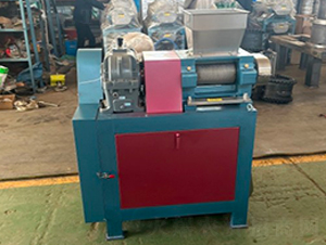 對(duì)輥式造粒機(jī)-協(xié)創(chuàng)機(jī)械